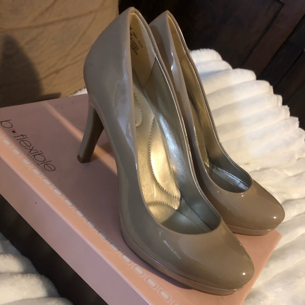 Bandolino b-flexible High Heels Taupe Patent Leather Women's 6.5